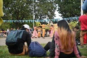 “En ese marco, llevamos a cabo este festival en donde se le dio lugar a bandas folclóricas, ballets, un sector donde se hicieron tatuajes también con consignas de Malvinas, y la Feria de Artesanías y Emprendedores”, agregó.