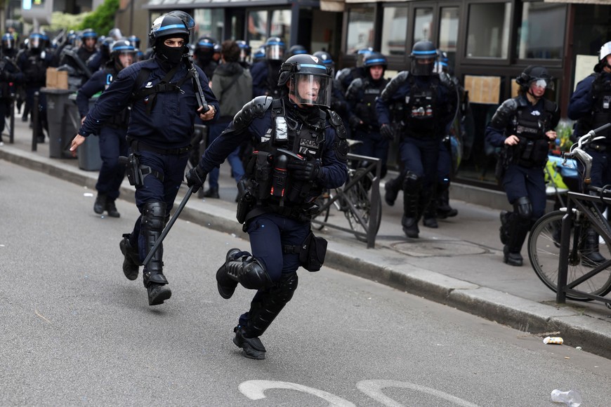 French CRS riot police officers stand on position as demonstrators march amid clashes during the traditional May Day labour union march in Paris, France, May 1, 2024. REUTERS/Stephanie Lecocq?