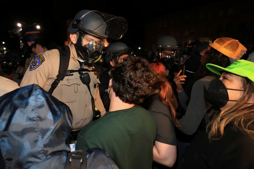 Protesters face off with security forces members near an encampment on the University of California, Los Angeles (UCLA) campus, amid the ongoing conflict between Israel and the Palestinian Islamist group Hamas, in Los Angeles, California, U.S., May 1, 2024. REUTERS/David Swanson
