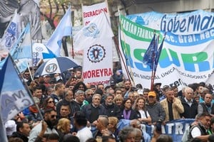 Los líderes sindicales encabezan la marcha hacia el Monumento al Trabajo. Foto: NA / Mariano Sánchez.