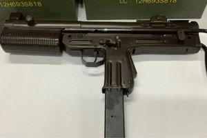 Se registró el faltante de cinco subfusiles FM K3, clasificados como ametralladoras, junto con un Fusil Automático Ligero (FAL) y al menos dos pistolas calibre .9 mm.