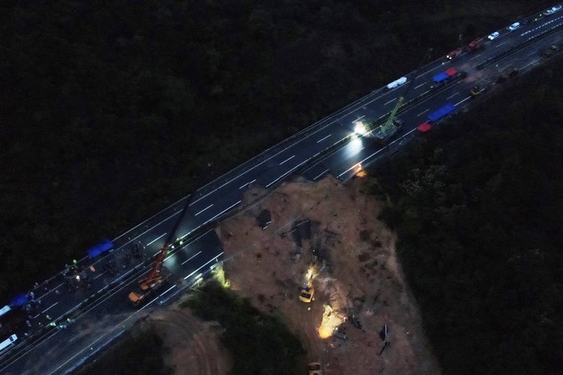 Al menos 48 muertos por un derrumbe sobre una autopista de China
