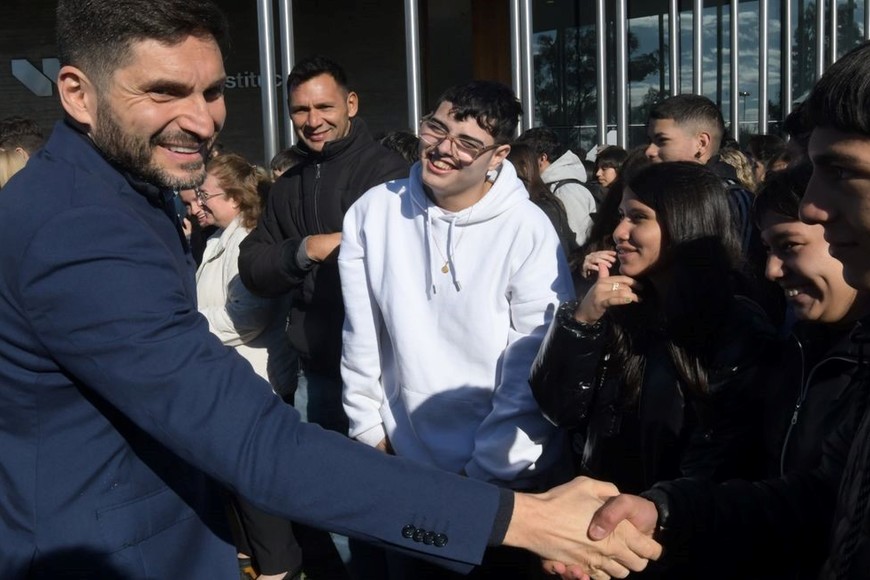 “Esperamos que todos los jóvenes de la República Argentina puedan venir a prometer la lealtad a la Constitución Nacional, como sucede con la jura a la bandera en el Monumento”, sostuvo Pullaro. Foto: Mauricio Garín