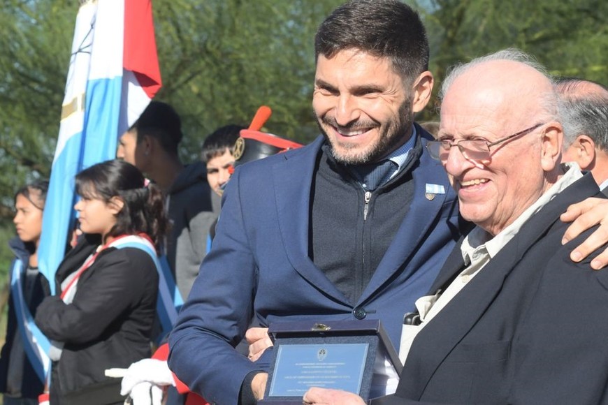 Se entregaron reconocimientos a los convencionales nacionales constituyentes por la provincia de Santa Fe, quienes tuvieron un rol fundamental en la reforma constitucional de 1994, que este año cumple 30 años. Foto: Mauricio Garín