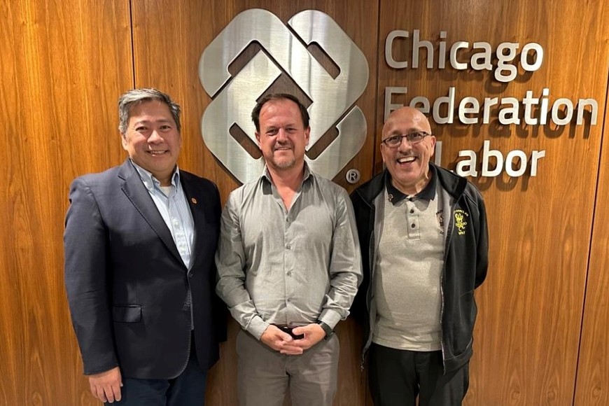 Aladio con Don Villar y Joe Alcala, de la Chicago Federation of Labor.
