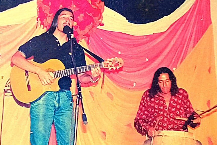 Con su papá Jorge en un PreCosquín en 1999. "Fue mi gran referente y lo extraño mucho".