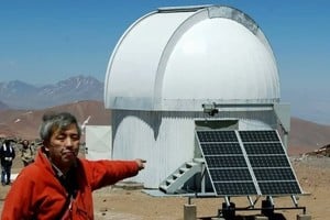 Situado en el desierto chileno de Atacama, el nuevo complejo no está lejos del radiotelescopio ALMA (Atacama Large Millimeter/submillimeter Array), uno de los mayores proyectos astronómicos del mundo y participado por una asociación internacional de países.