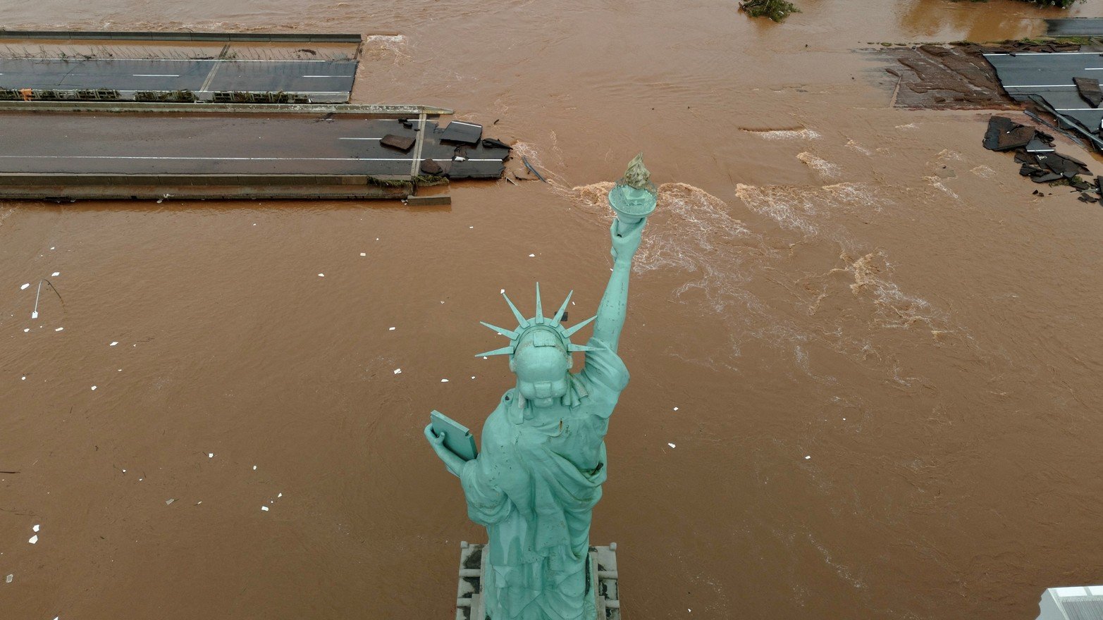 Una vista de drone muestra un área afectada por las inundaciones en Lajeado, estado de Rio Grande do Sul, Brasil.