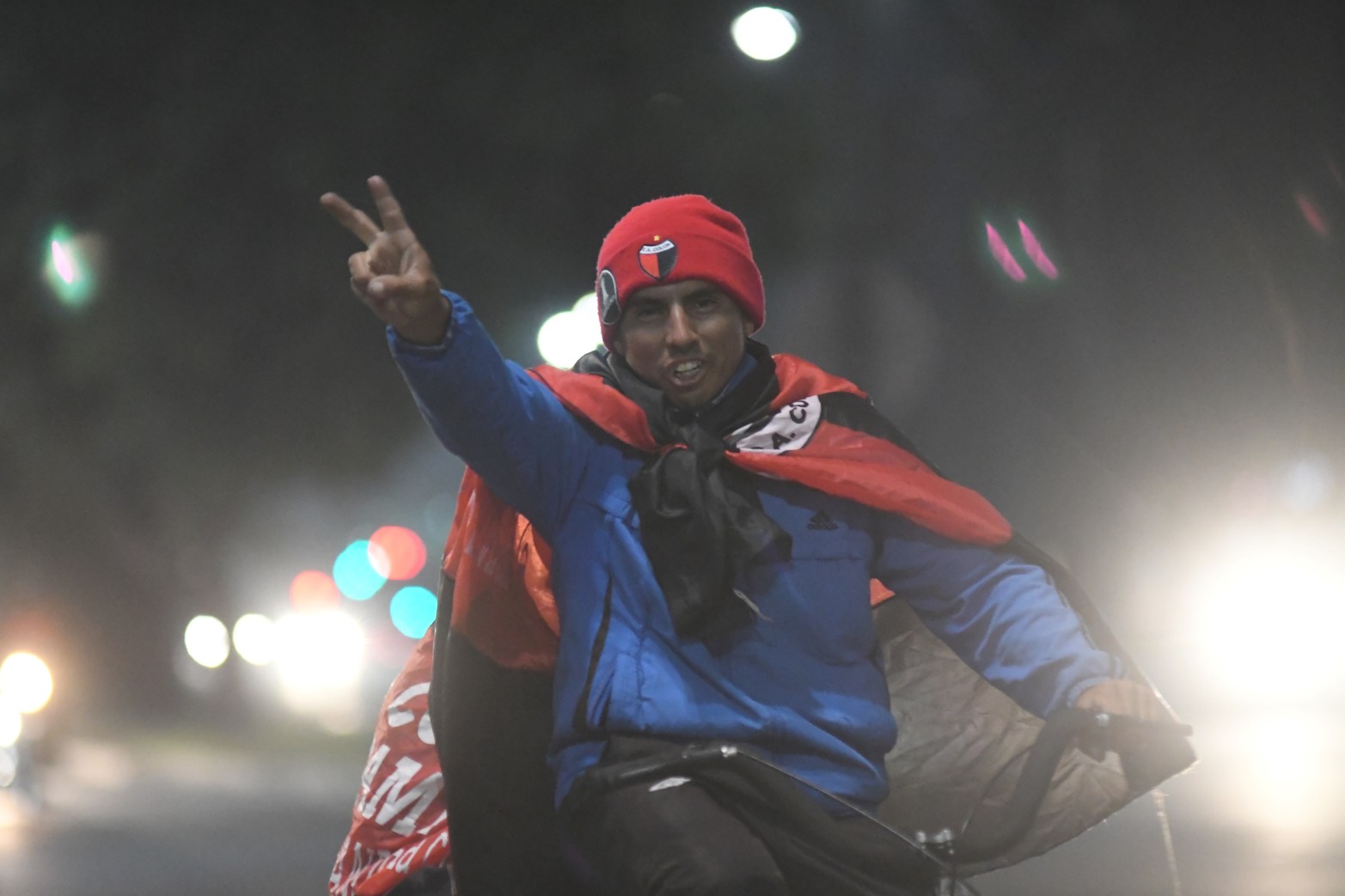 El club Colón festeja sus 119 años con una caravana hacia el Estadio Brigadier López