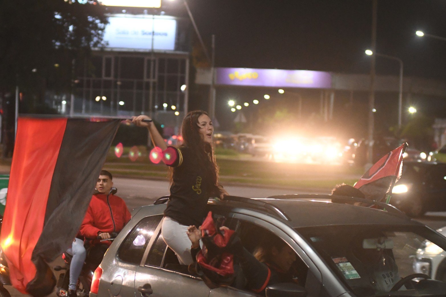 El club Colón festeja sus 119 años con una caravana hacia el Estadio Brigadier López