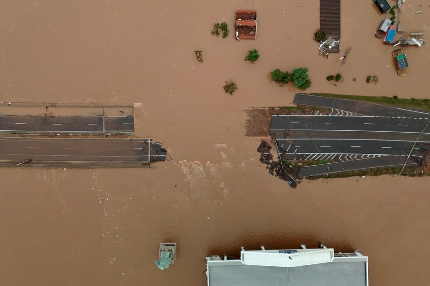 A drone view shows an area affected by the floods in Lajeado, Rio Grande do Sul state, Brazil, May 3, 2024. Jeff Botega/Agencia RBS via REUTERS NO RESALES. NO ARCHIVES. THIS IMAGE HAS BEEN SUPPLIED BY A THIRD PARTY
