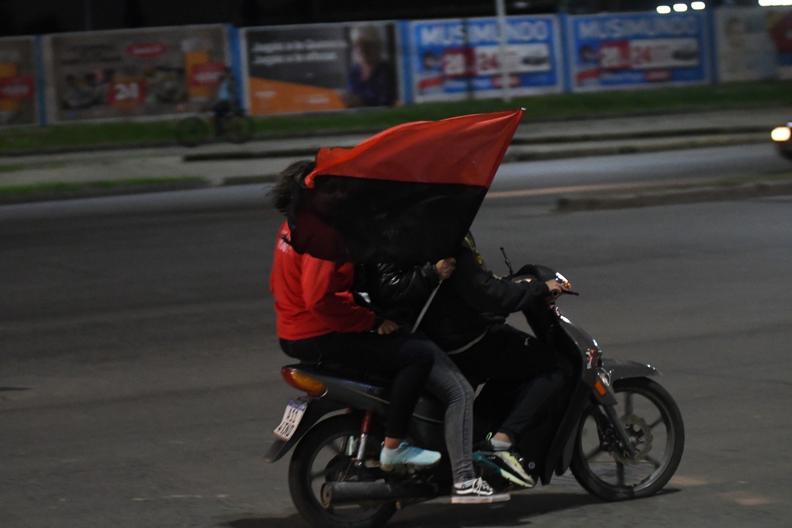 El club Colón festeja sus 119 años con una caravana hacia el Estadio Brigadier López