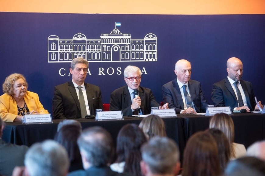 Stella Maris Martínez, Horacio Rosatti, Mariano Cúneo Libarona, Eduardo Casal y Mariano Borinsky, en la Casa Rosada