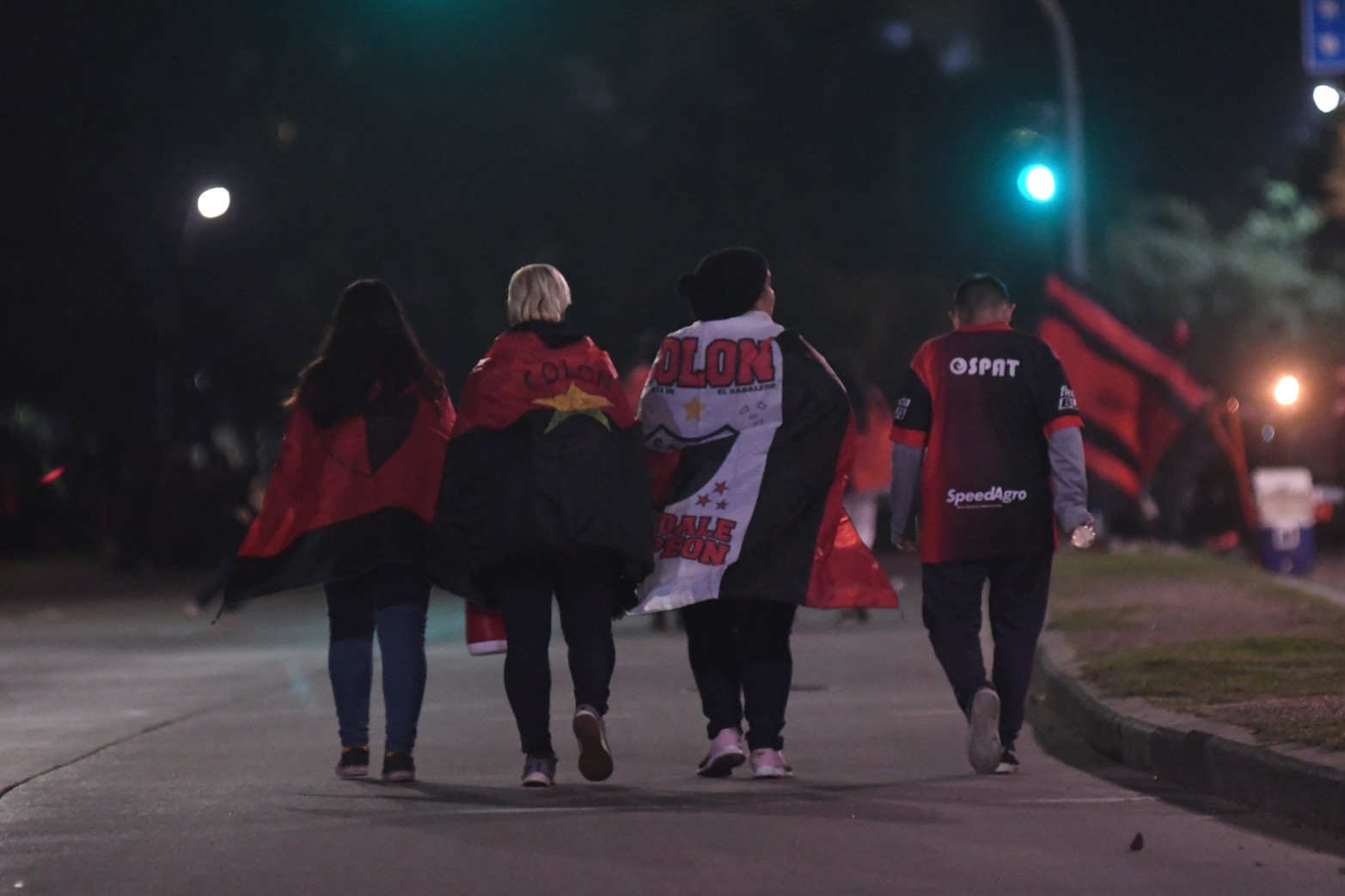 El club Colón festeja sus 119 años con una caravana hacia el Estadio Brigadier López