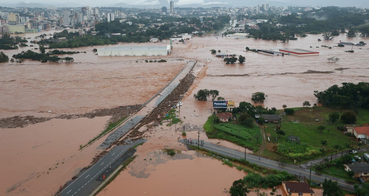 Inundaciones en Brasil: confirmaron 40 muertos y emitieron una alerta roja  por fuertes lluvias - El Litoral