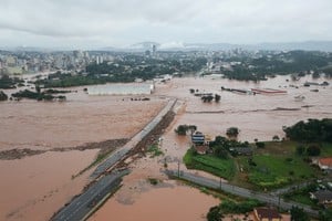 A drone view shows an area affected by the floods in Lajeado, Rio Grande do Sul state, Brazil, May 2, 2024. Jeff Botega/Agencia RBS via REUTERS  NO RESALES. NO ARCHIVES. THIS IMAGE HAS BEEN SUPPLIED BY A THIRD PARTY