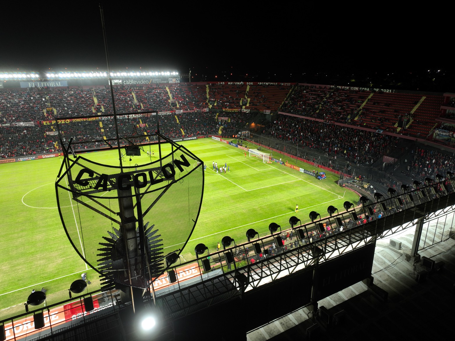 Desde arriba así luce el Estadio Brigadier López de barrio Centenario.