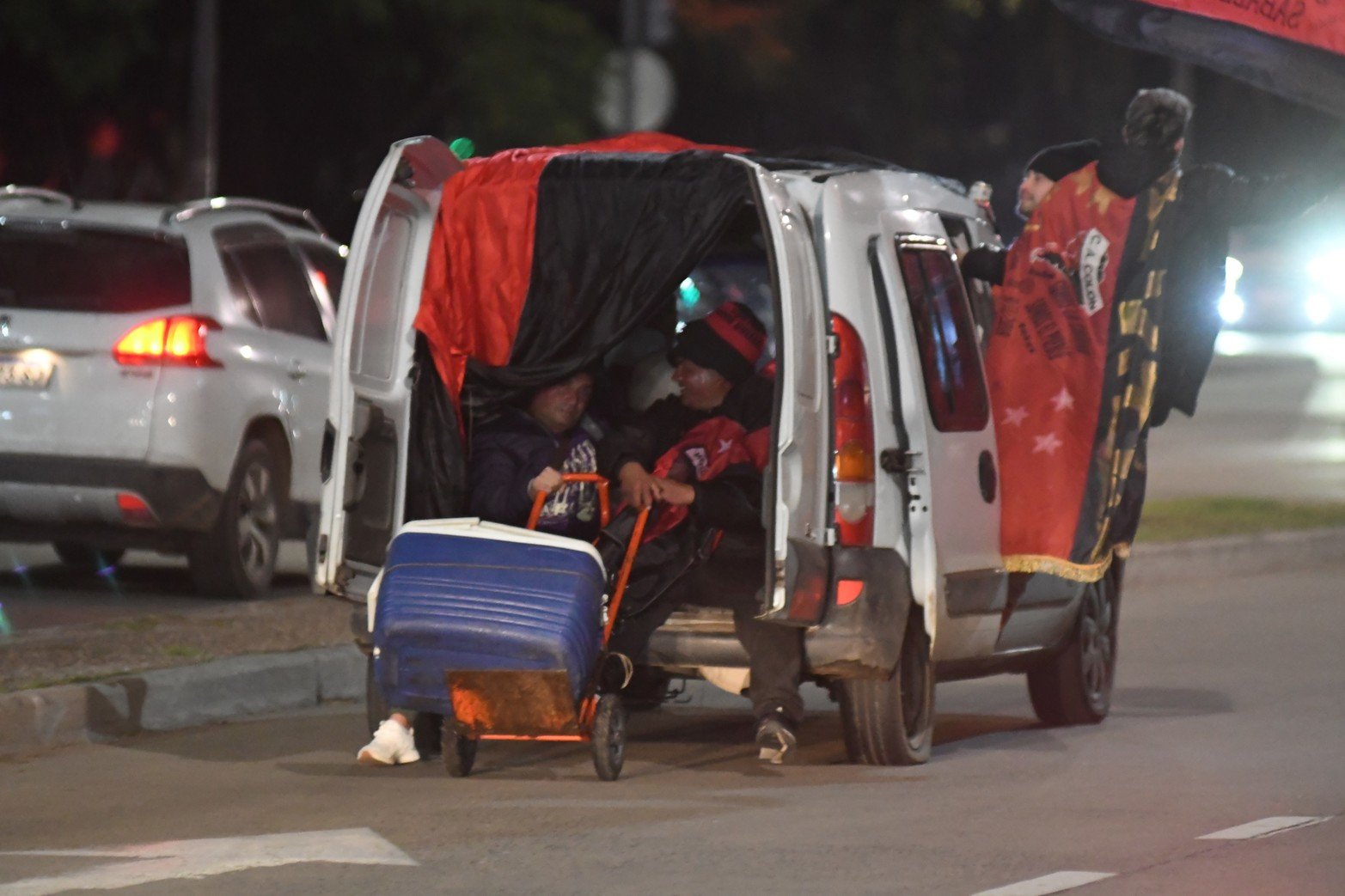 El club Colón festeja sus 119 años con una caravana hacia el Estadio Brigadier López