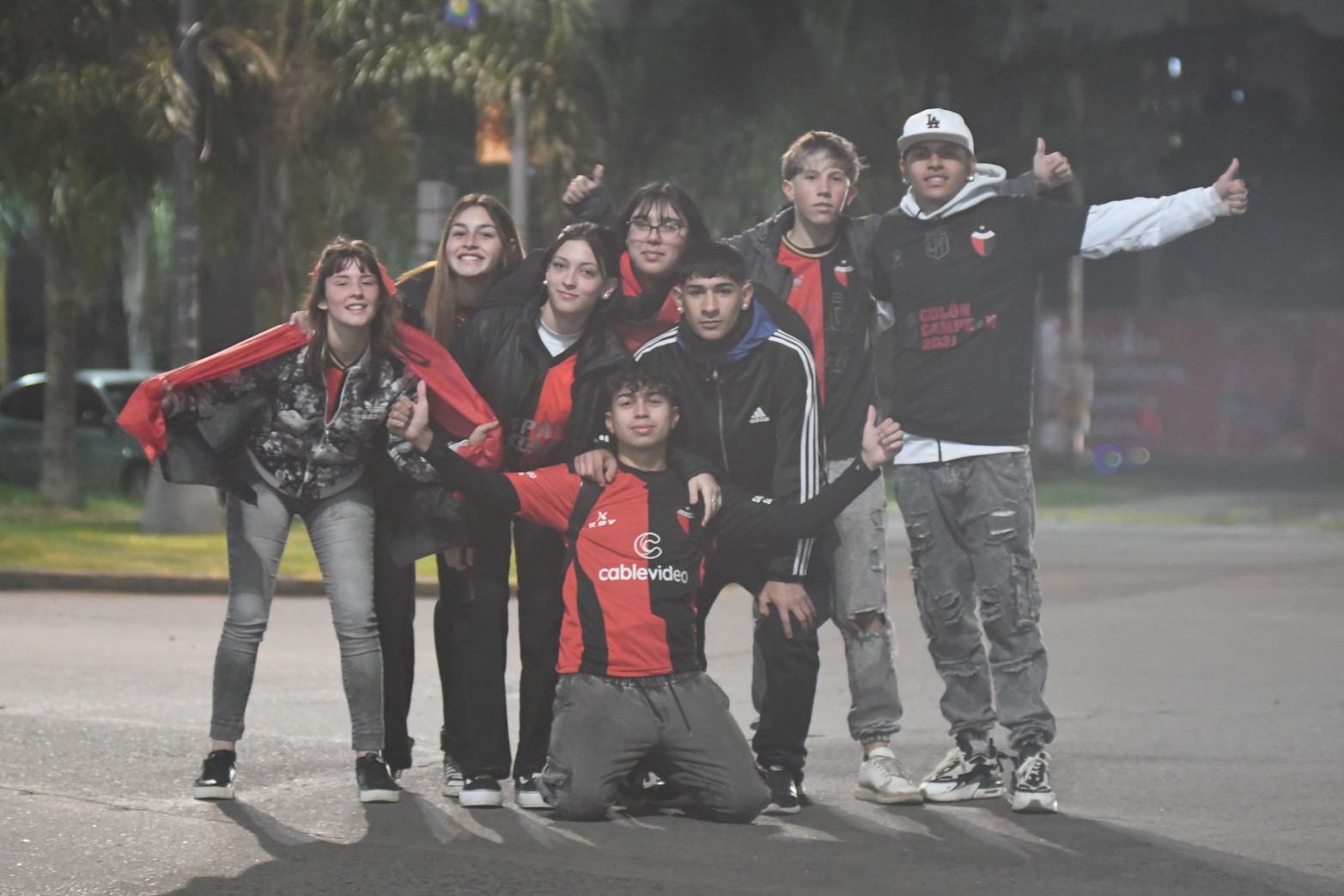 El club Colón festeja sus 119 años con una caravana hacia el Estadio Brigadier López