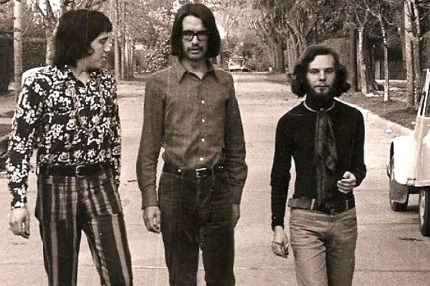 Martínez integró a comienzos de los 70 el trío Manal junto con Alejandro Medina y Claudio Gabis.