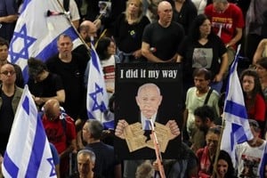El premier Benjamin Netanyahu ha sido uno de los blancos predilectos de las protestas sucedidas en Tel Aviv y otras ciudades importantes de Israel. La sociedad israelí reclama la urgente liberación y regreso de los rehenes en poder de Hamás. Los quieren de vuelta, vivos o muertos, pero los quieren de vuelta.