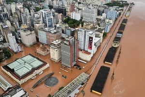 A drone view shows a flooded city center after people were evacuated in Porto Alegre, in Rio Grande do Sul state, Brazil, May 5, 2024. REUTERS/Renan Mattos      TPX IMAGES OF THE DAY
