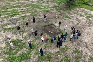Fosa común. En este pozo se encontraron en 2010 los restos de 8 personas enterradas de forma clandestina durante la dictadura.

Fernando Nicola.