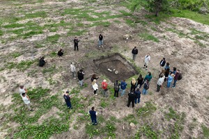 Fosa común. En este pozo se encontraron en 2010 los restos de 8 personas enterradas de forma clandestina durante la dictadura.

Fernando Nicola.