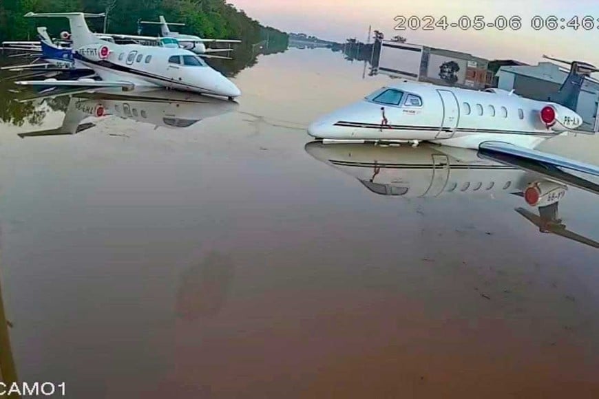 Aviones mojados. Pequeñas aeronaves alcanzadas por el agua.