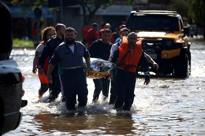 Rescue workers evacuate a flood victim in Porto Alegre, Rio Grande do Sul state, Brazil, May 5, 2024. REUTERS/Renan Mattos