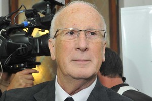 El Dr. Julio de Olazabal comenzó en paralelo, en 1976, su carrera docente en la UNL y como empleado en el Poder Judicial de la provincia. Foto: Archivo El Litoral