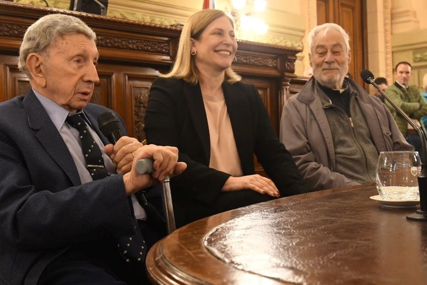 Landriscina regaló a los presentes una de sus características historias humorísticas y Menapace cerró la ceremonia con una bendición.