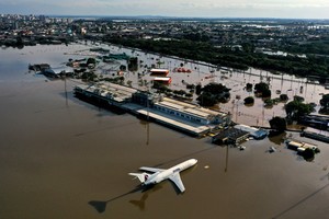 Vista aérea del aeropuerto de Porto Alegre, este 7 de mayo. Reuters.