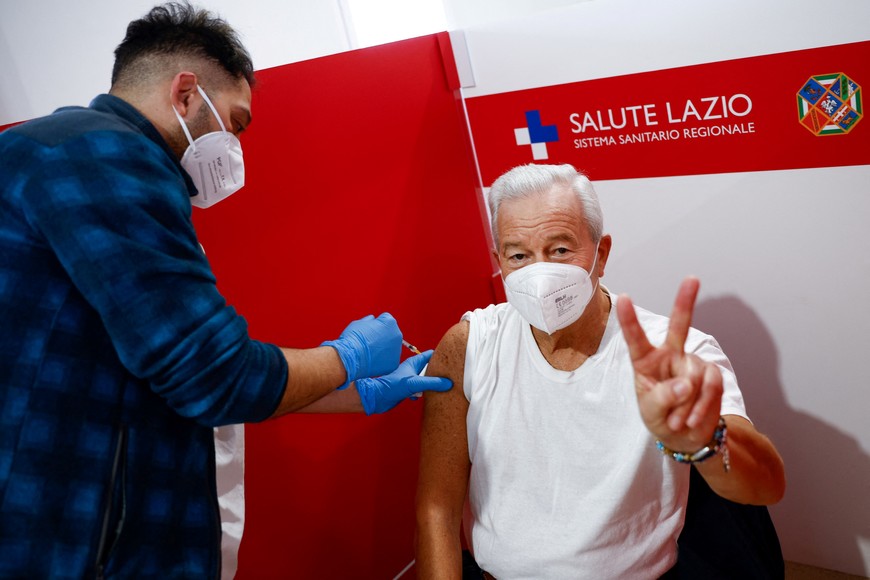 A man receives a dose of the vaccine against the coronavirus disease (COVID-19), on the day Italy brings in tougher rules for the unvaccinated, at a Red Cross vaccination centre by Termini main train station in Rome, Italy, January 10, 2022. REUTERS/Guglielmo Mangiapane