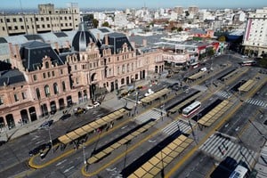 Estación de tren Plaza Constitución, durante el paro general de 24 horas contra. Créditos: Reuters 