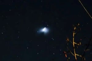 El cielo se iluminó en la fría noche del miércoles.