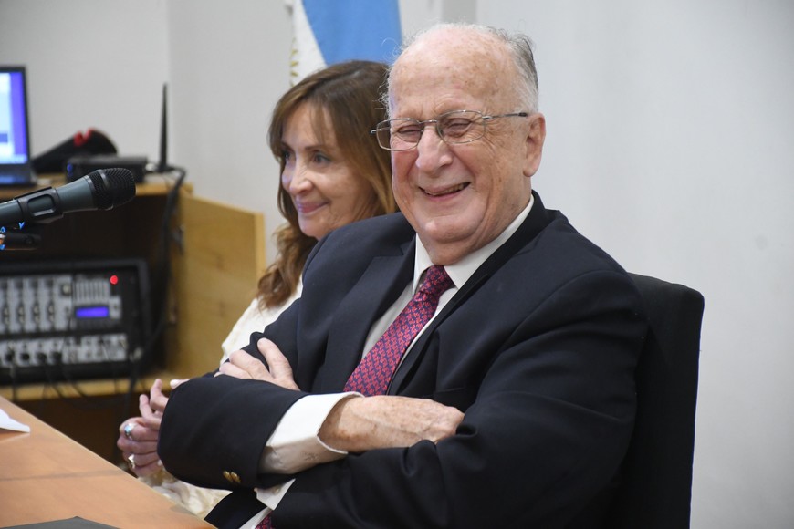 Homenaje al profesor Dr. Julio de Olazábal en la Facultad de Ciencias Jurídicas y Sociales de la UNL.