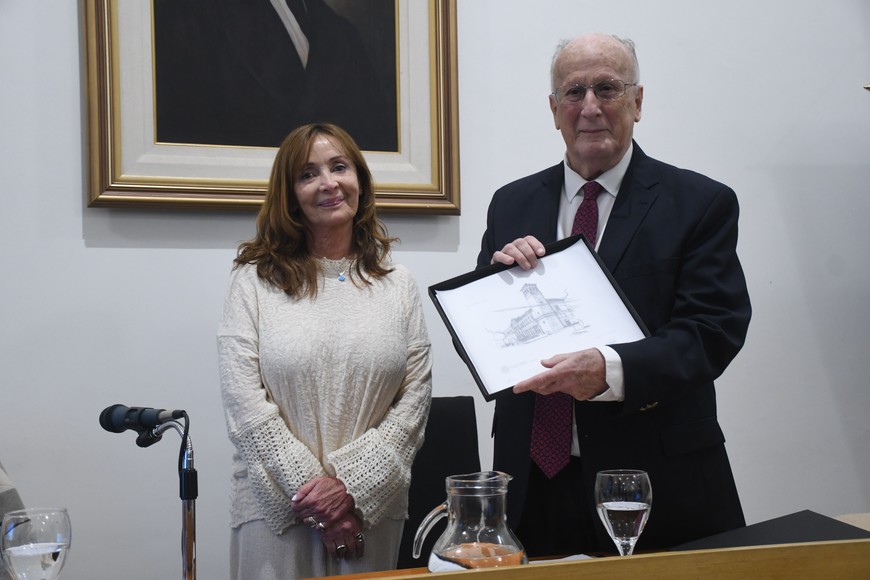 Homenaje al profesor Dr. Julio de Olazábal en la Facultad de Ciencias Jurídicas y Sociales de la UNL.