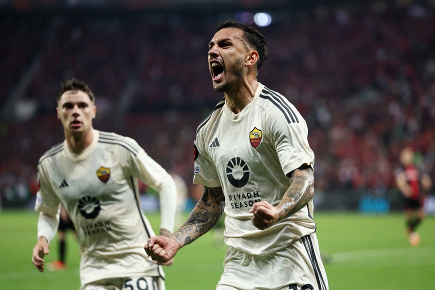 Soccer Football - Europa League - Semi Final - Second Leg - Bayer Leverkusen v AS Roma - BayArena, Leverkusen, Germany - May 9, 2024
AS Roma's Leandro Paredes celebrates scoring their second goal REUTERS/Thilo Schmuelgen