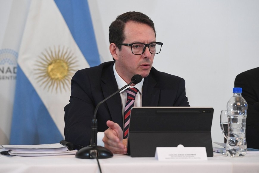 Carlos Guberman, secretario de Hacienda, dio detalles del proyecto de reformas fiscales. Foto Senado