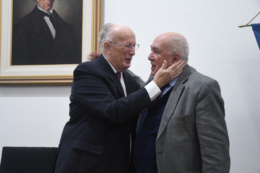 Homenaje al profesor Dr. Julio de Olazábal en la Facultad de Ciencias Jurídicas y Sociales de la UNL.