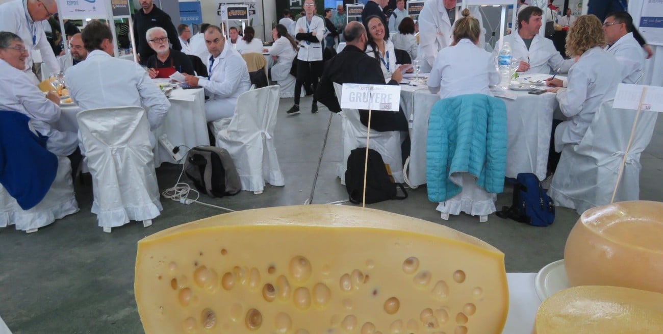 Se expusieron más de 200 productos de 70 empresas en la Copa Argentina de Quesos con Ojos y la Copa Argentina del Dulce de Leche. Foto: Campolitoral