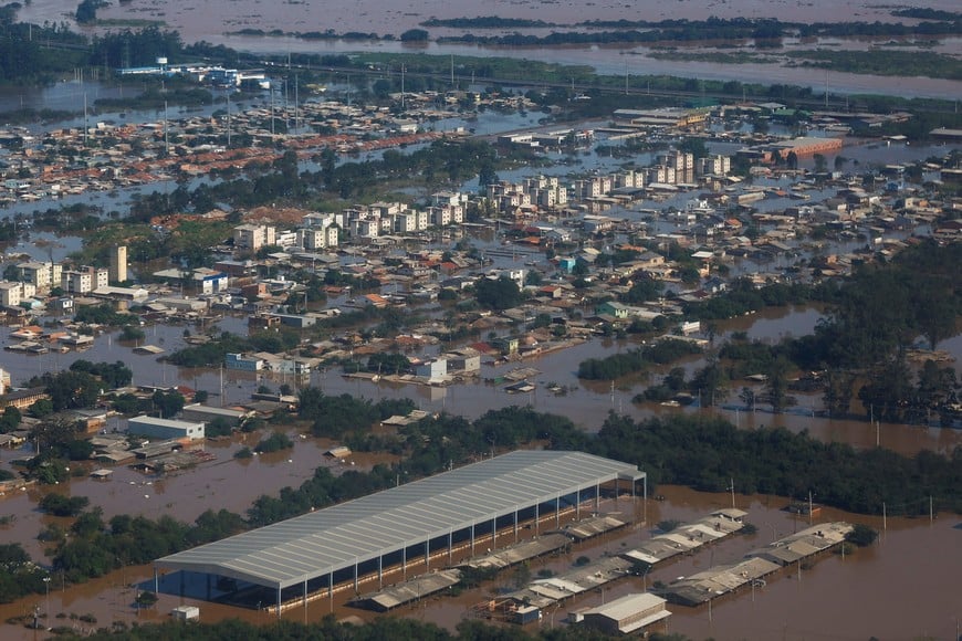 An aerial view shows flooded houses in Canoas, Rio Grande do Sul state, Brazil May 9, 2024. REUTERS/Adriano Machado