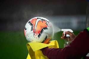 A sacarle lustre. Hoy comenzará el segundo certamen del año. Tres partidos pondrán en marcha la La Liga Profesional, torneo que definirá a los clasificados a las copas internacionales y también se sabrán, al término del mismo, cuáles serán los equipos que desciendan.