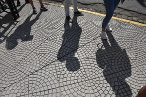 La dificultad para reinsertarse en el mercado formal empuja a miles de personas hacia el autoempleo y modifica el mapa de ocupación en distintos rubros. Foto: Archivo / El Litoral / Mauricio Garín.