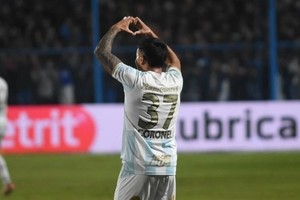 Festejo de Mateo Coronel. Foto: Prensa At. Tucumán