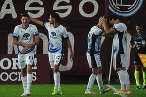 Un gol exquisito de Reali selló el triunfo de Independiente Rivadavia ante Lanús.