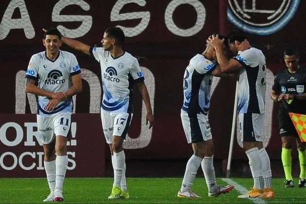 Independiente Rivadavia derrotó a Lanús en La Fortaleza