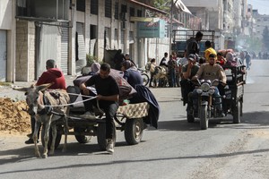 Displaced Palestinians, who fled Jabalia after the Israeli military called on residents to evacuate, make their way towards Gaza City, amid the ongoing conflict between Israel and Hamas, May 12, 2024. REUTERS/Mahmoud Issa
