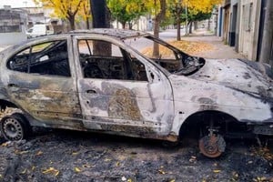 Ya han sido incendiados al menos 20 vehículos que estaban estacionados en distintas calles de la ciudad en las últimas dos semanas.